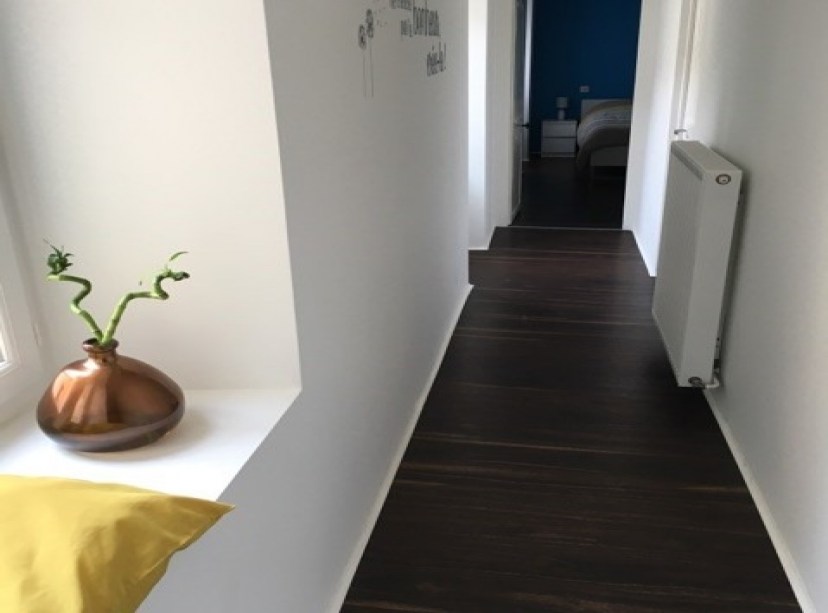 Appartement en lames PVC COSY châtain